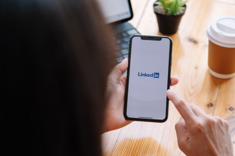 Using LinkedIn for Property Managers and Real Estate Agents in 2022